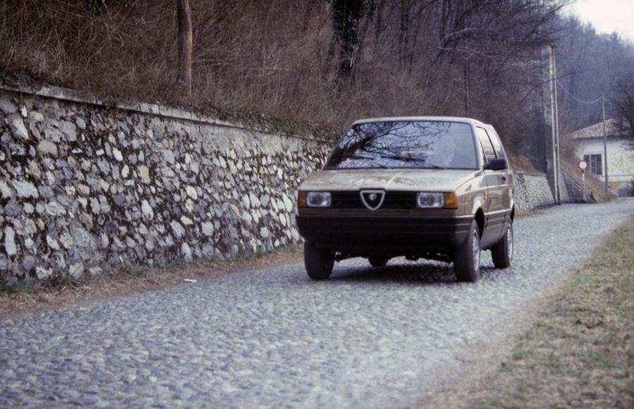  Alfa Romeo Z33 Free Time (905) 1984 года  (фото 4 из 13)